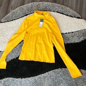 Yellow turtle neck. Size medium